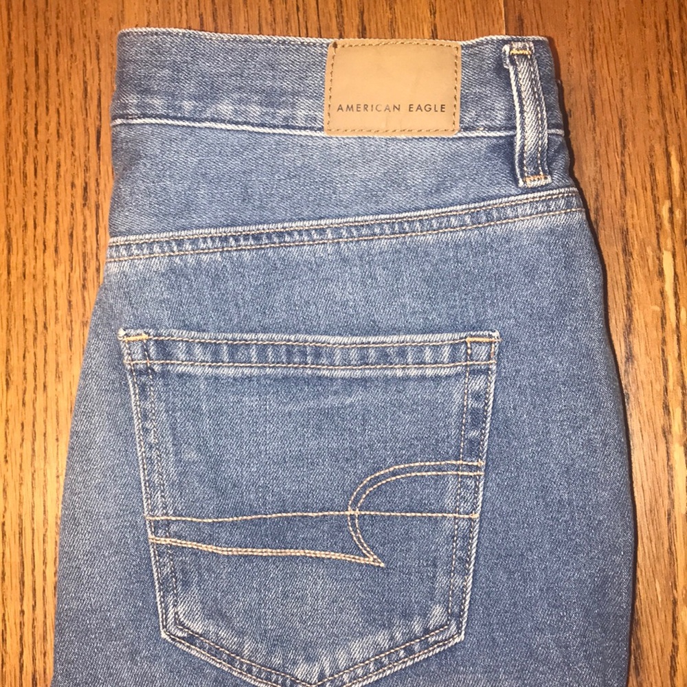 NWT American Eagle Mom Jeans